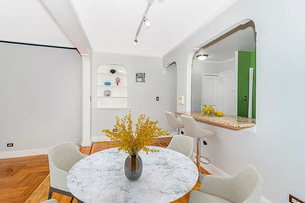 Sold by REMAX Distinguished Homes | media 6