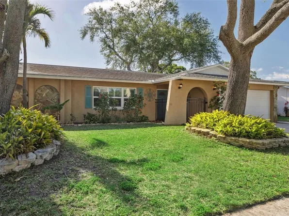 8350 Monarch Cir, Seminole, FL 33772