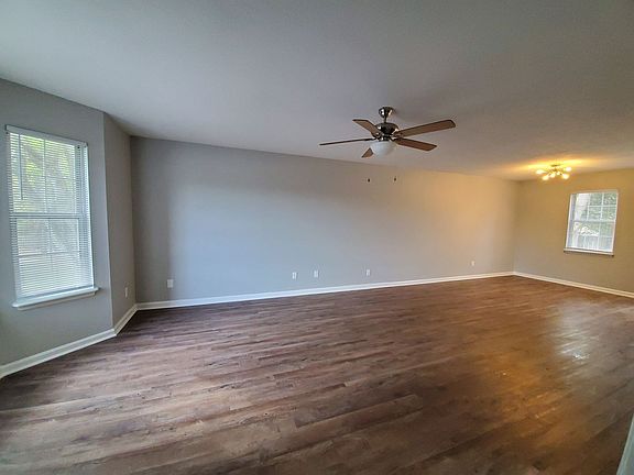 3rd image of 453 Brannen Dr APT 8