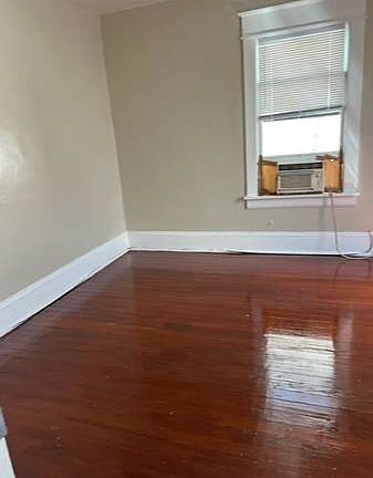 5th image of 623 Elm Ave SE #B