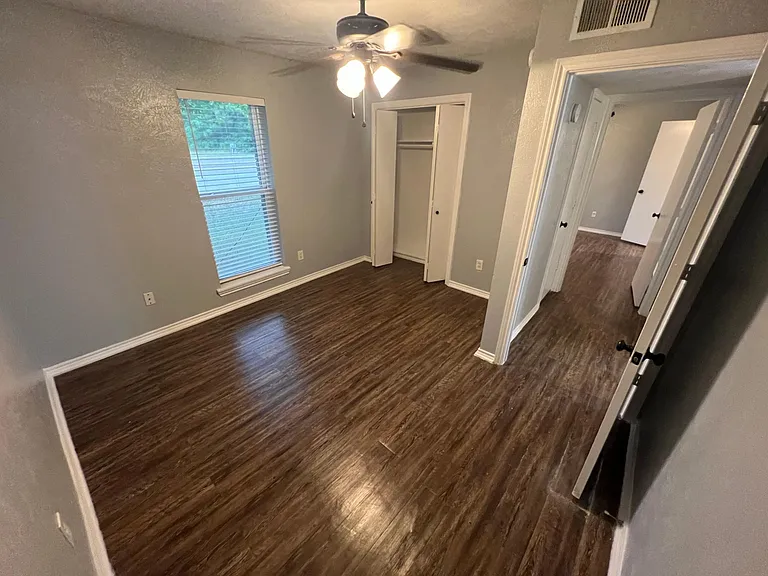 Hampton Gardens Apartment — Photo 30