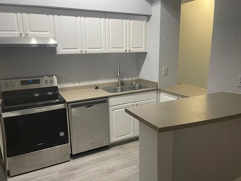 402 S Armenia Ave #114 — Photo 8