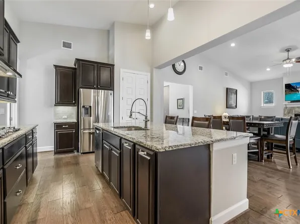 804 Dancing Oak Ln, San Marcos, TX 78666