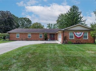 190 Winchcombe Dr, Centerville, OH 45459