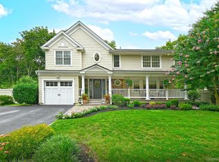 12 Pine Hollow Ln, Greenlawn, NY 11740