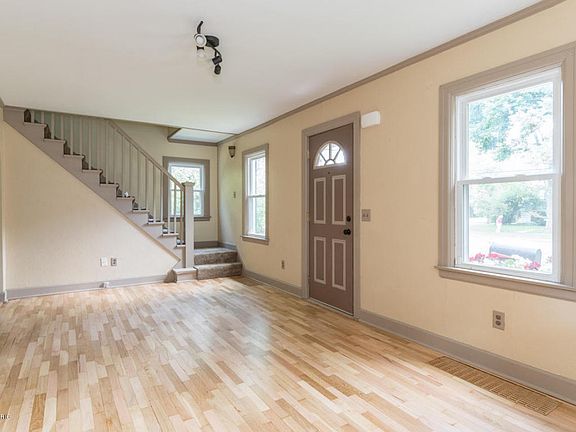 2nd image of 1519 Woodrow Dr