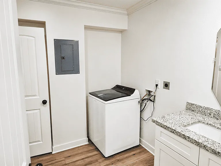 2102 Margaret St #B — Photo 6