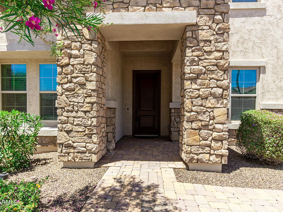 1st image of 882 E Parkview Drive