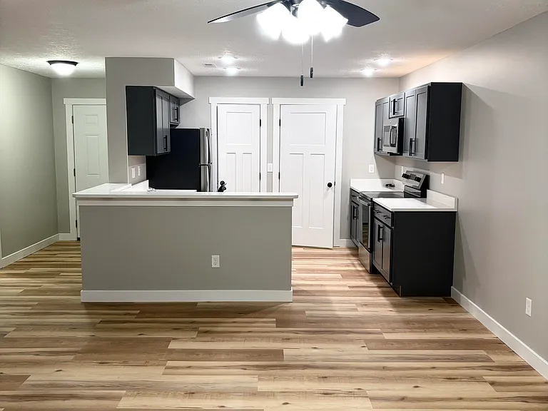 125 S Main St #1A — Photo 3