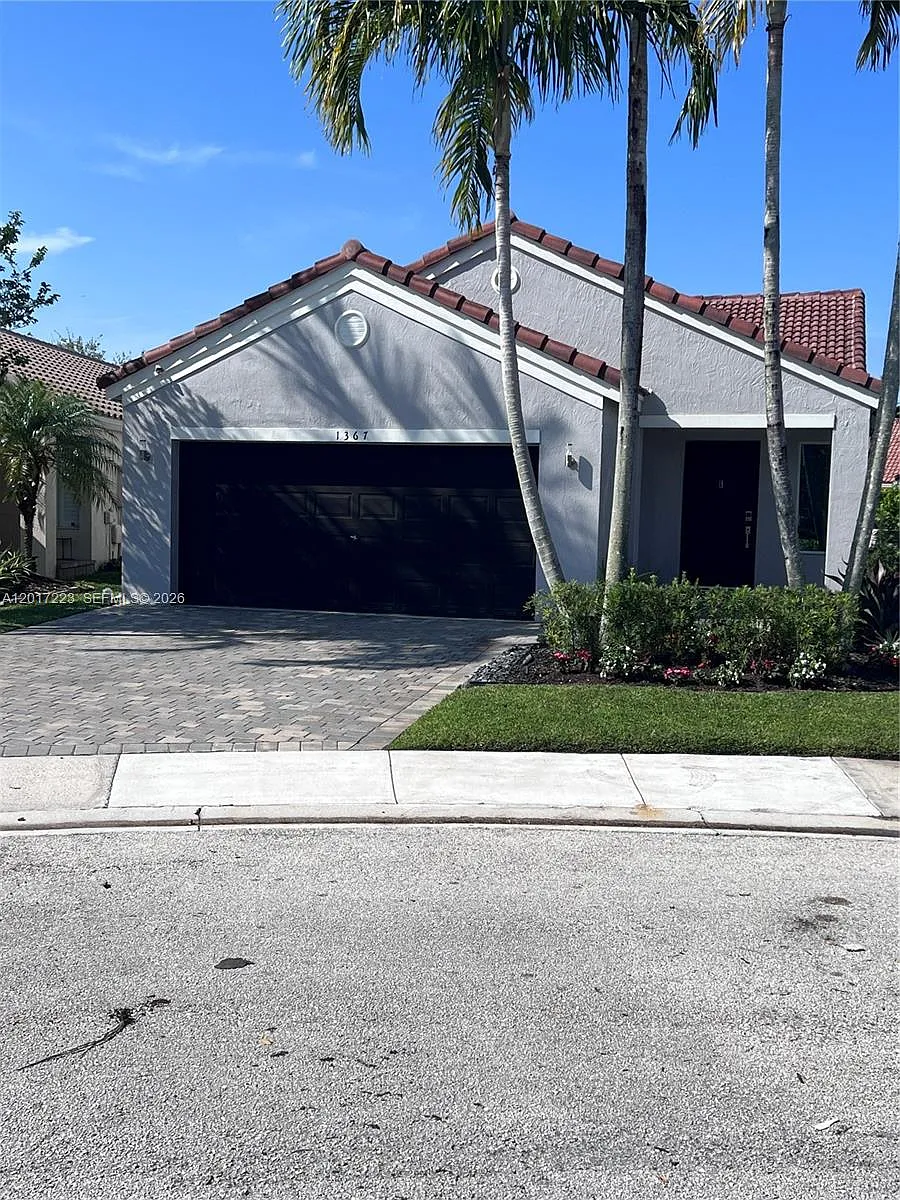 Building Photo - 1367 Plumosa Way