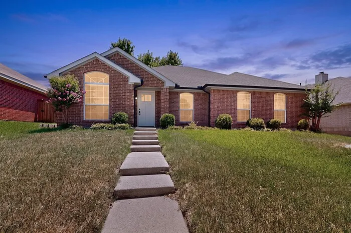 9881 Cambridge Dr — Photo 1