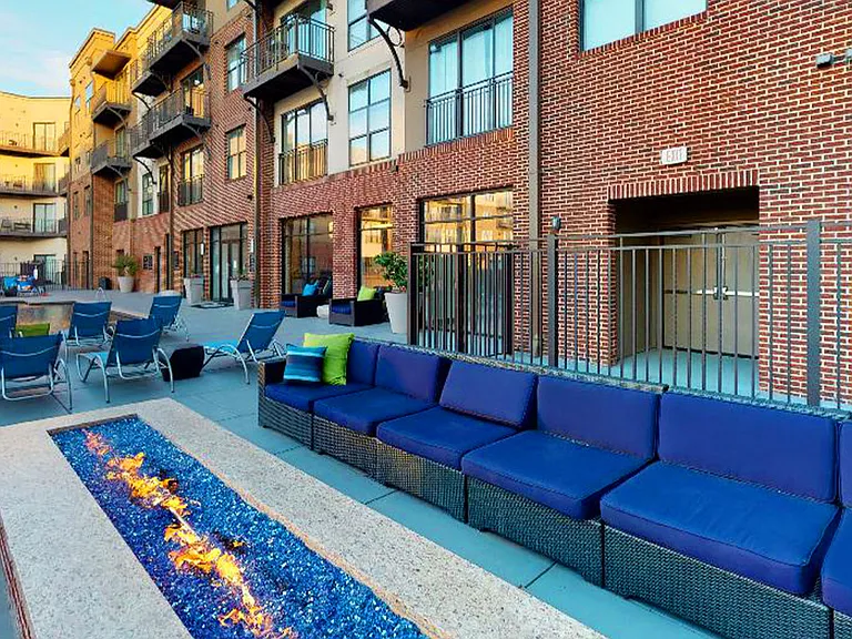 2700 Capitol Park — Photo 21