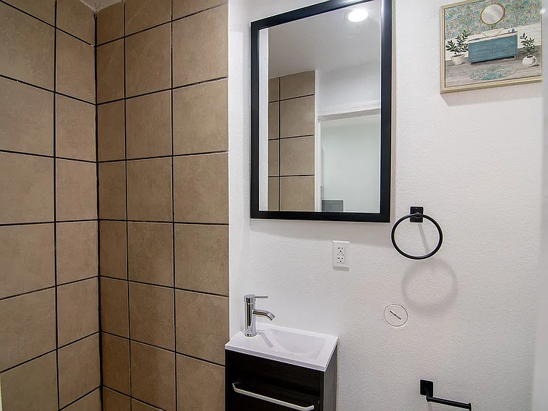 Michigan Avenue Apartments — Photo 21