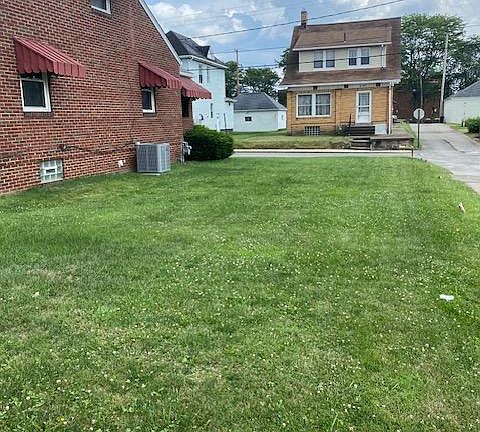 3rd image of 110 10th St