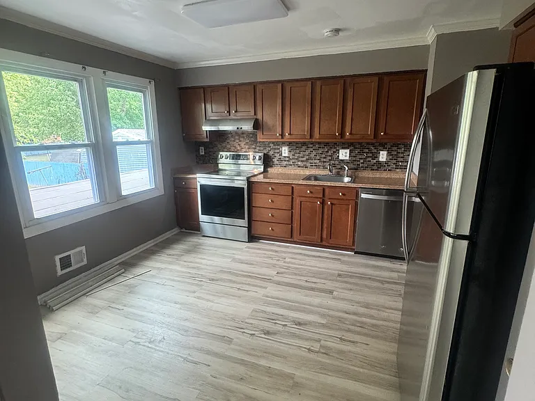 10118 Griff Dr #ENTIRE HOU — Photo 8