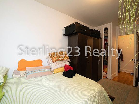 4th image of 3049 34th St APT 3F