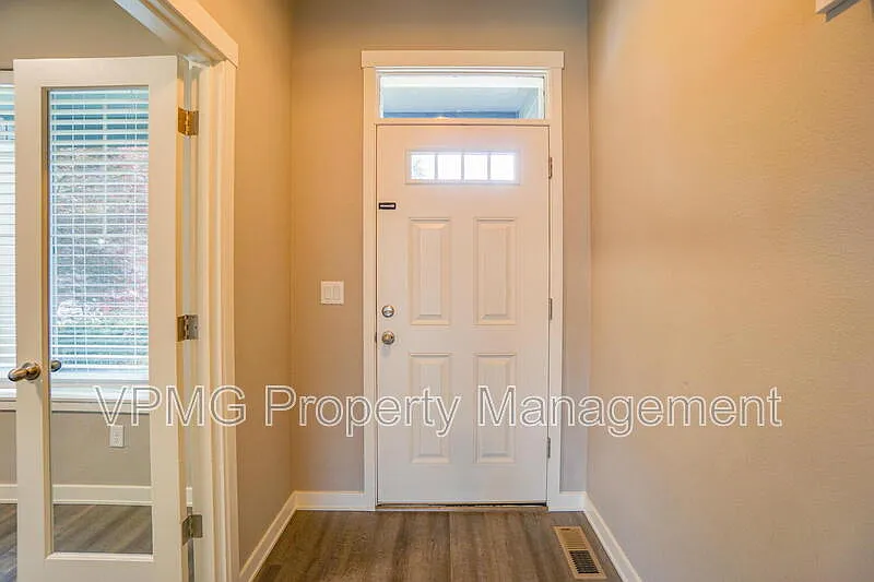 4 bed, 2.5 bath, 2028 sqft, $3,495 — Photo 4