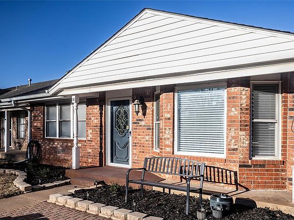 2nd image of 513 Maple St APT 12