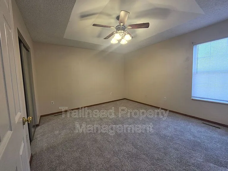 607 SE Steeple Ln — Photo 15