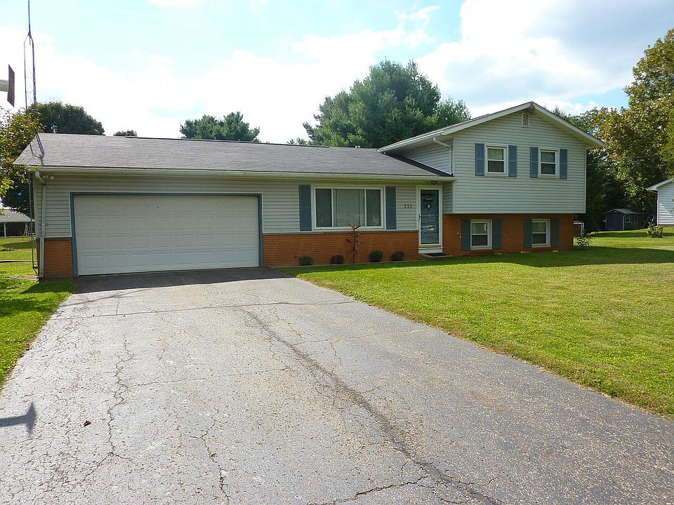 1st image of 221 Echo Dr NE