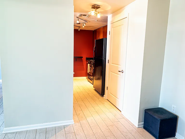 930 Wayne Ave #1307 — Photo 16