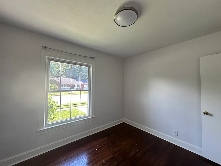 1425 Ford Ave — Photo 16