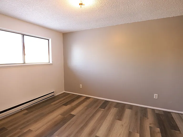 713 Halbert St — Photo 31