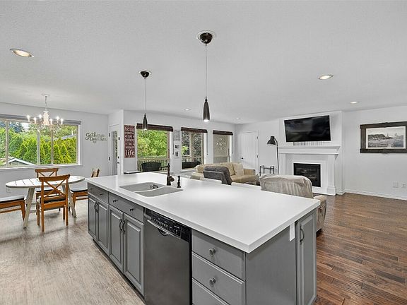 2nd image of 1503 Tanemura Cres