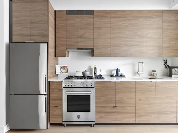 555 West 38th Street 4005 image 3 of 10
