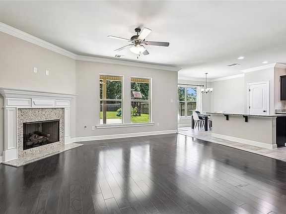 3rd image of 360 Knollwood Ln