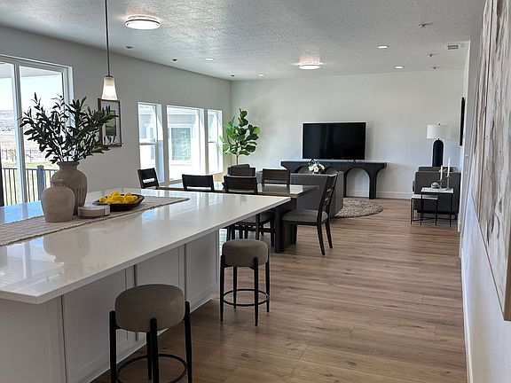 4th image of 7927 N Bristlecone Rd #204