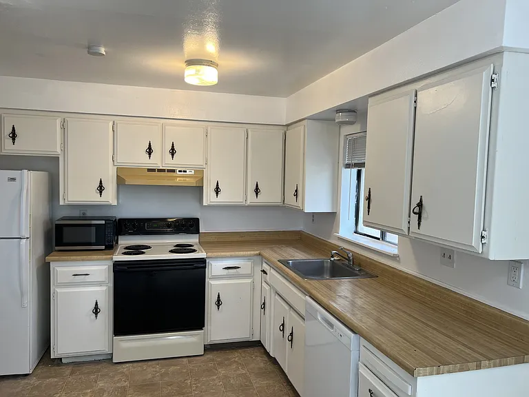 397 Parkchester Dr #2 — Photo 9