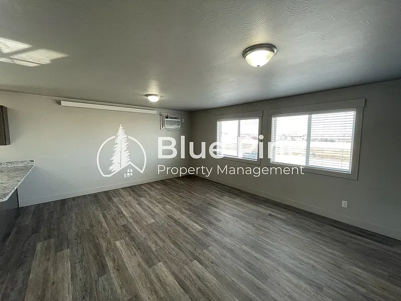 3 bed, 2.0 bath, 1250 sqft, $1,250 — Photo 2