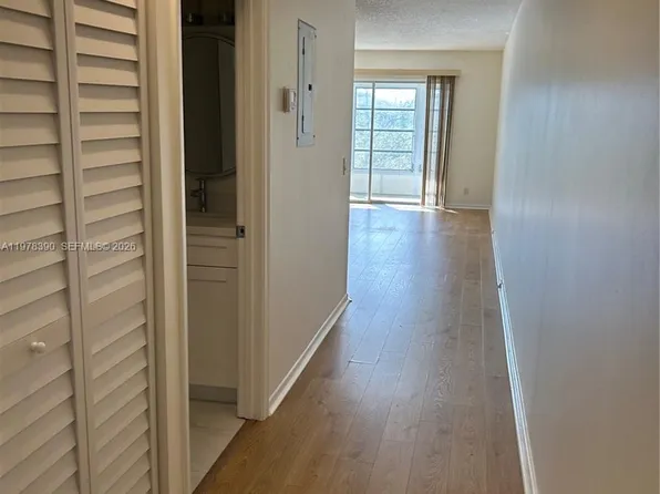 1400 SW 124th Ter, Pembroke Pines, FL