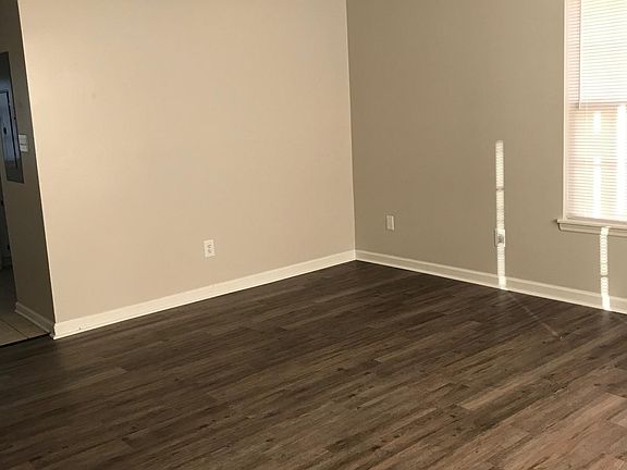 4th image of 2056 Cornerstone Dr #B