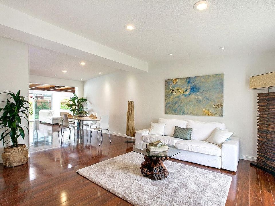 Open Floorplan - View from the Entry