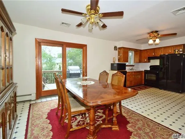 212 Northern Blvd, Saint James, NY 11780