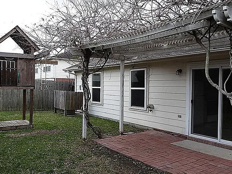 5826 Westminster Village Dr — Photo 10