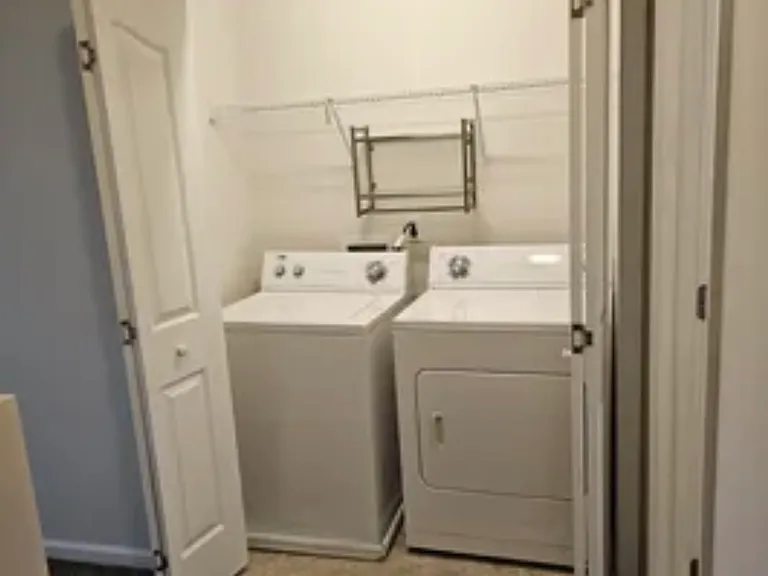 1402 Orange Ct — Photo 6