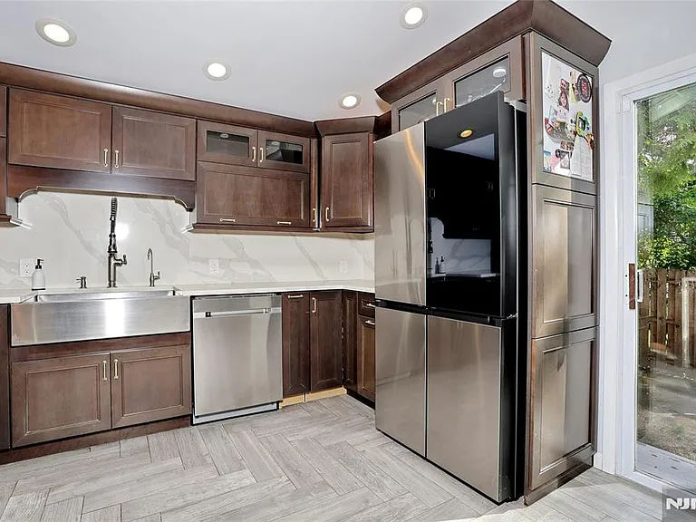 69 Pittis Ave — Photo 14