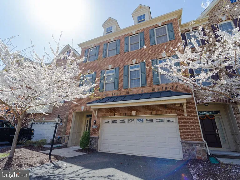 22595 Windsor Locks Sq — Photo 4