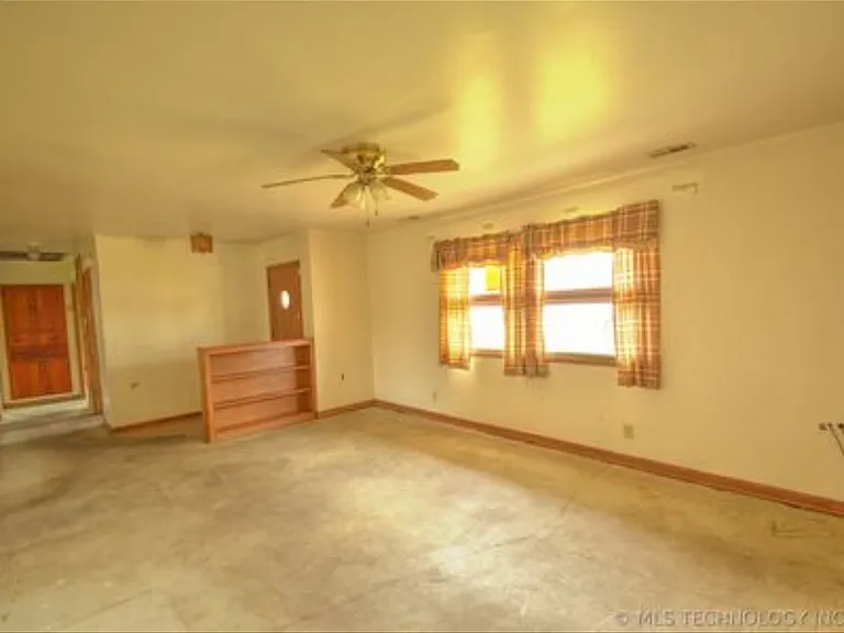 615 N Prairie Ave — Photo 11