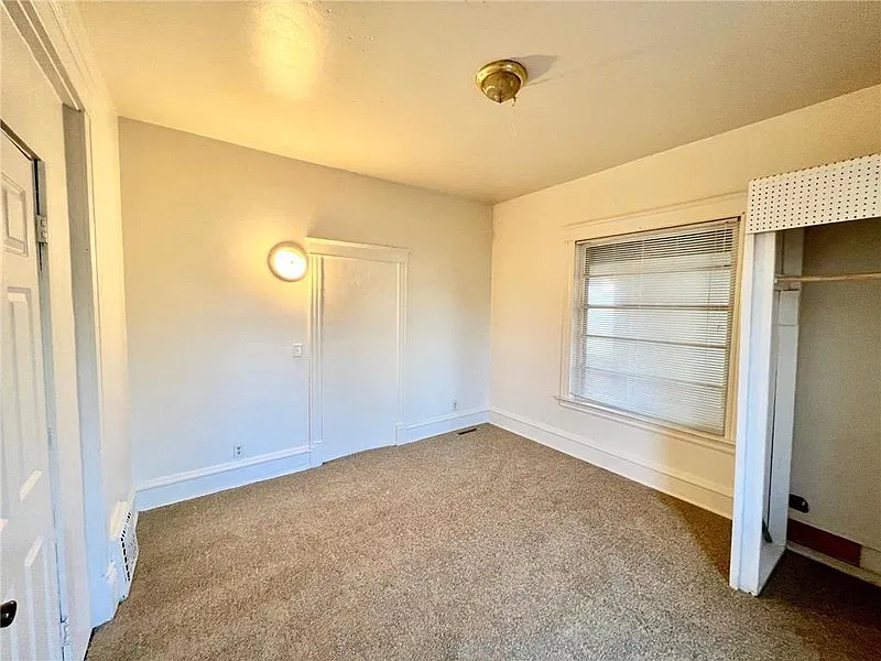 3 Bed 1 Bath Apartment — Photo 4