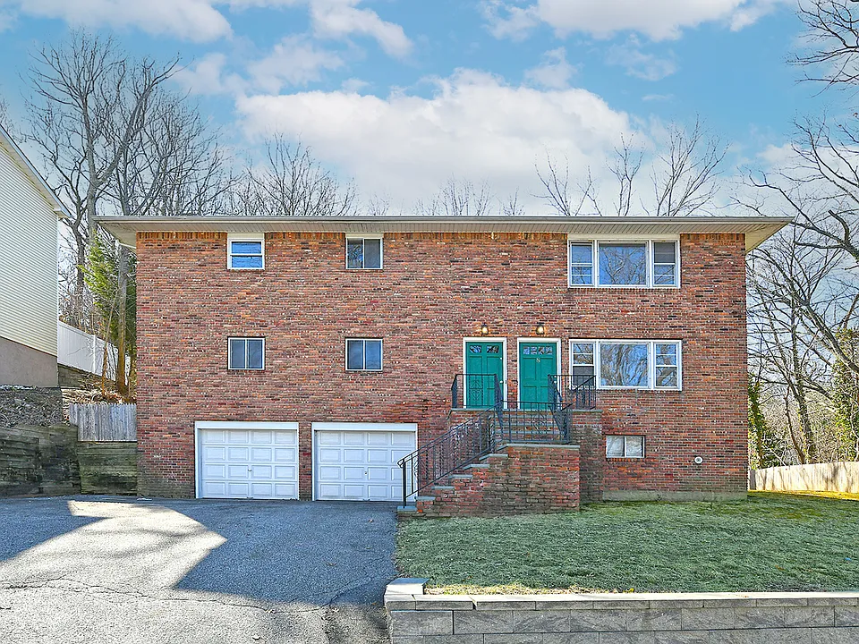 8 Harbor Hill Rd #2