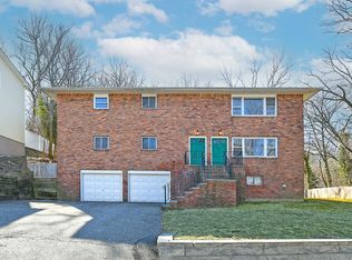8 Harbor Hill Rd APT 1, Glen Cove, NY 11542