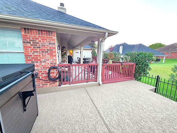 5th image of 220 April Waters Dr W