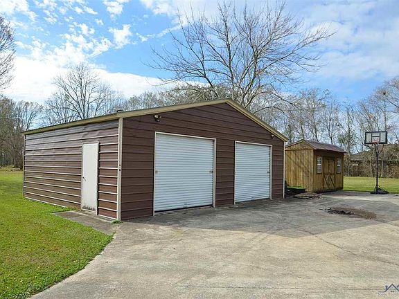 3rd image of 207 Louis Dr