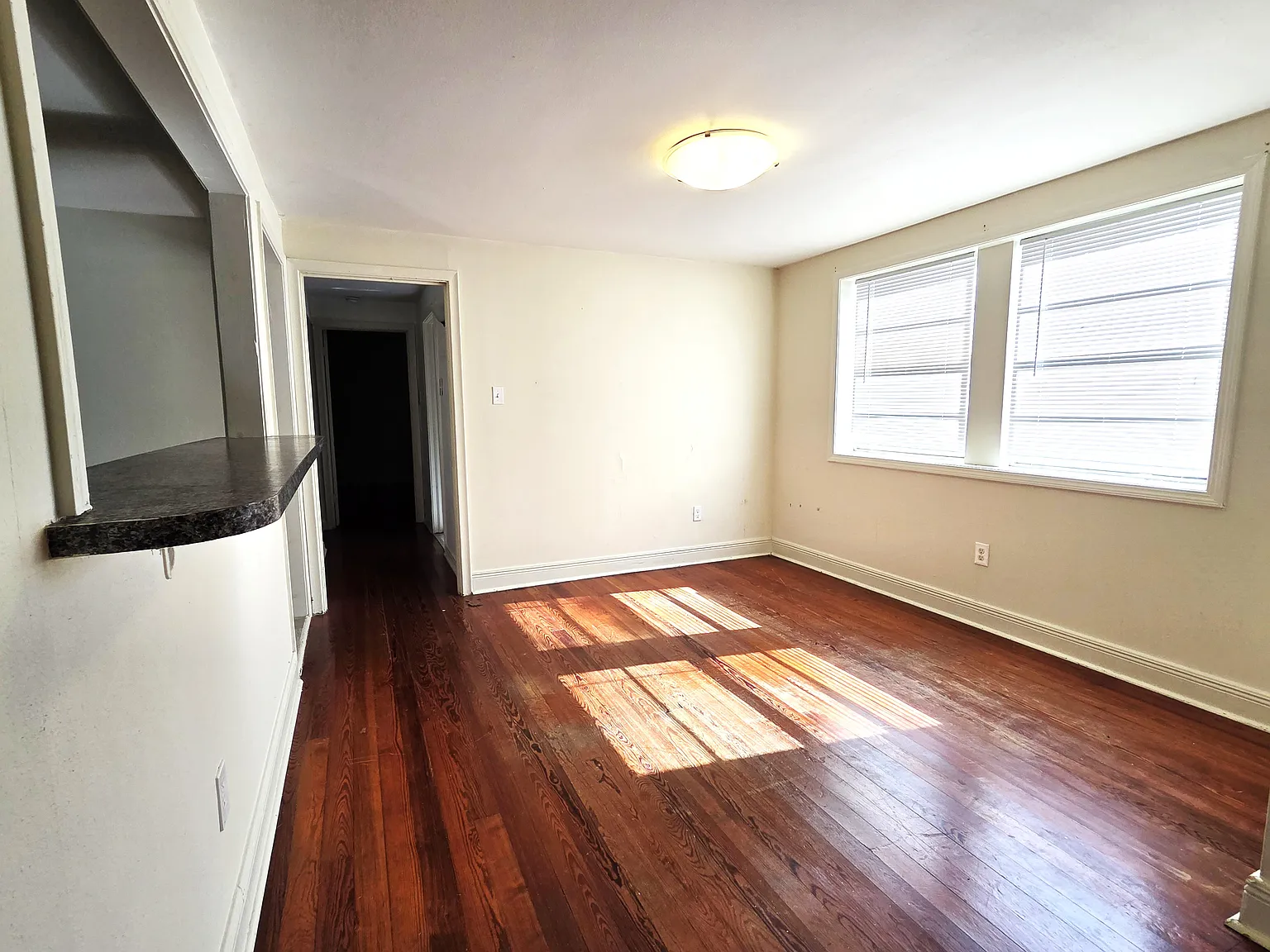 2 bed, 950 sqft, $1,550 — Photo 4