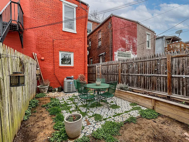 207 Calder St — Photo 25