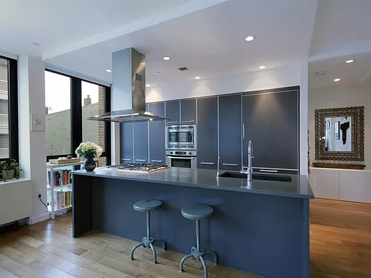 Rented by Sotheby's International Realty | media 10